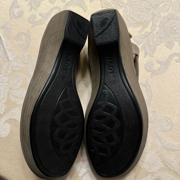 Naot Shoes Size 40 - Picture 9 of 9